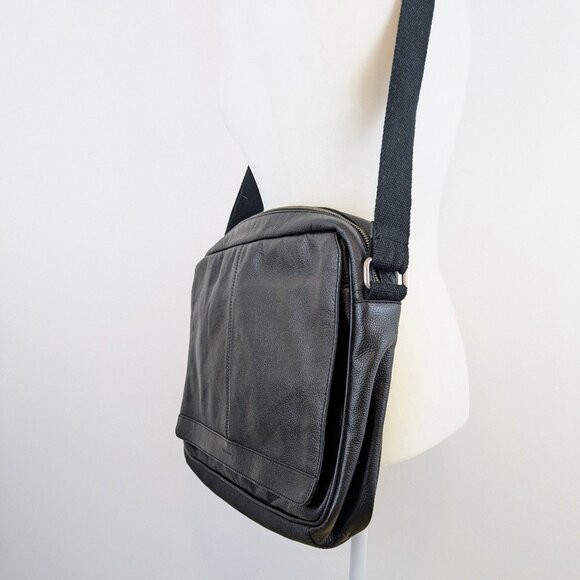 Cole Haan Pebbled Leather Messenger Bag CHDM11046 - Picture 8 of 14